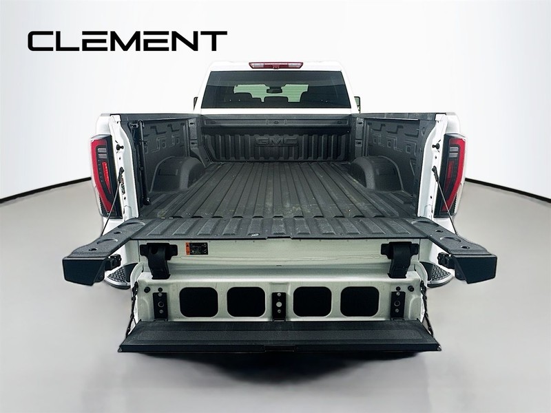 GMC Sierra 2500HD Vehicle Full-screen Gallery Image 11