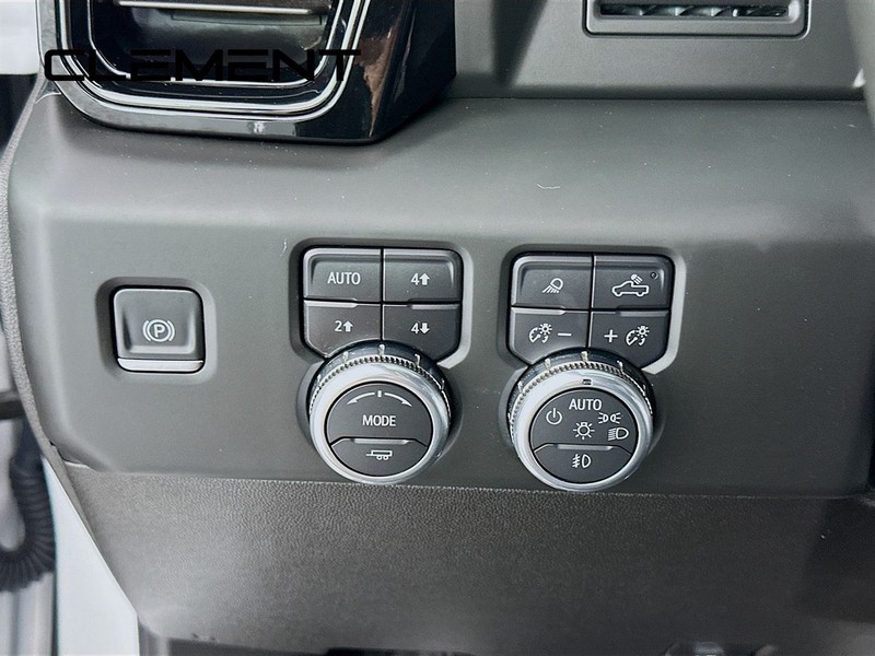 GMC Sierra 2500HD Vehicle Full-screen Gallery Image 14