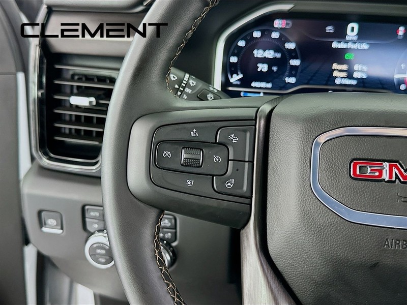 GMC Sierra 2500HD Vehicle Full-screen Gallery Image 16