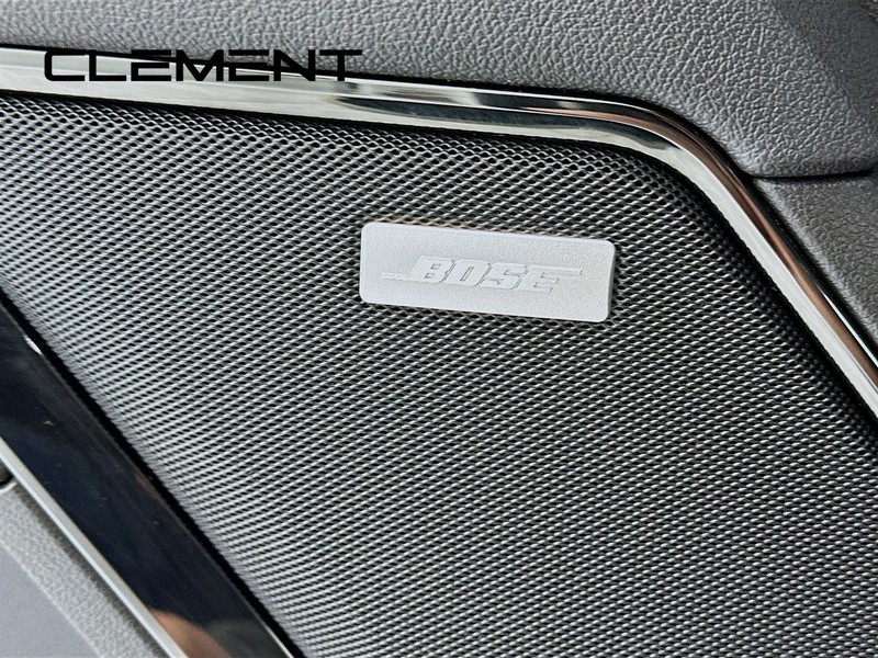 GMC Sierra 2500HD Vehicle Full-screen Gallery Image 26