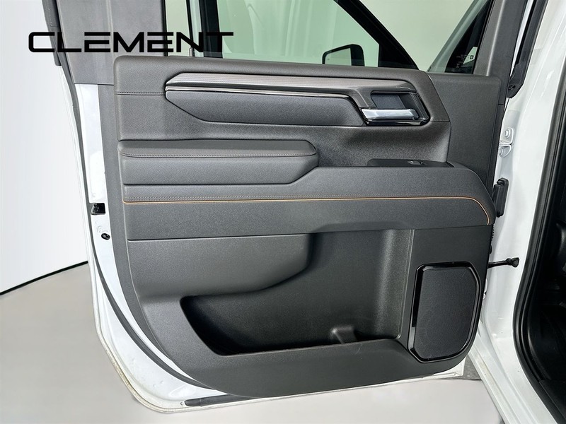 GMC Sierra 2500HD Vehicle Full-screen Gallery Image 31