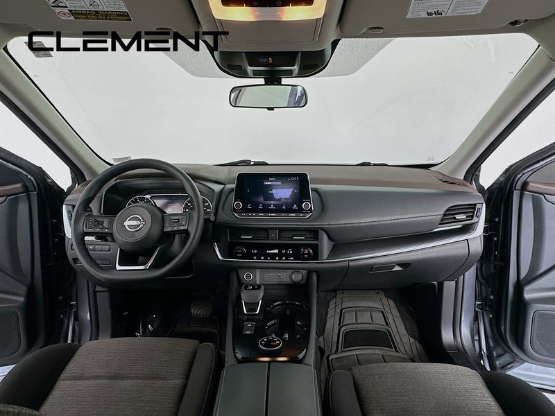 Nissan Rogue Vehicle Image 12