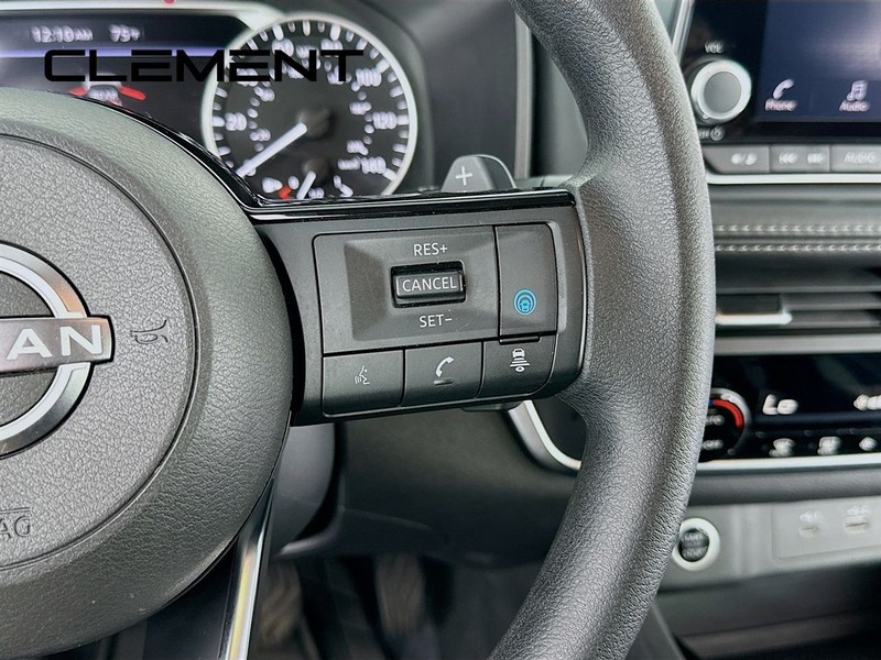 Nissan Rogue Vehicle Image 17