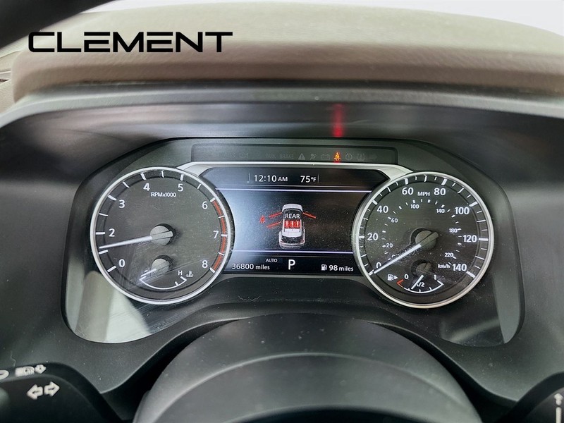 Nissan Rogue Vehicle Image 18
