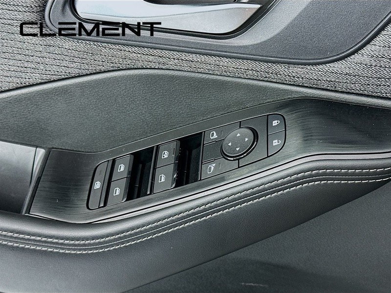 Nissan Rogue Vehicle Image 23