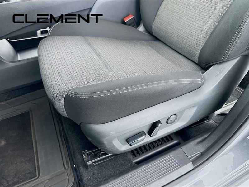Nissan Rogue Vehicle Image 26