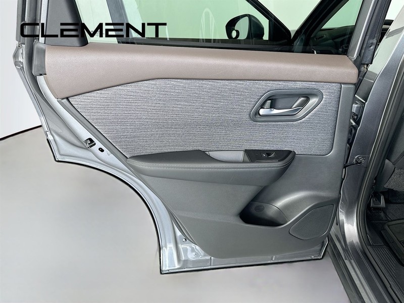 Nissan Rogue Vehicle Image 28