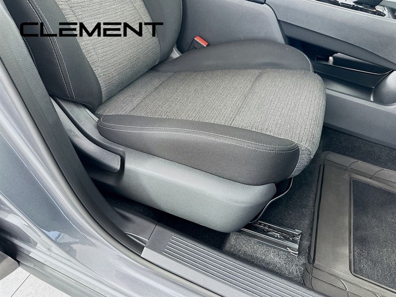 Nissan Rogue Vehicle Image 30