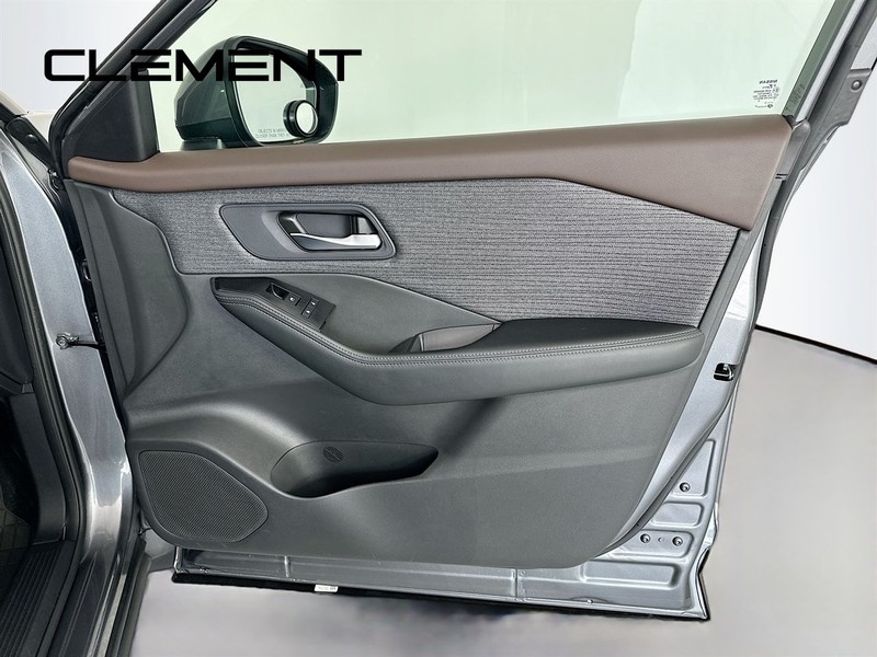 Nissan Rogue Vehicle Image 32