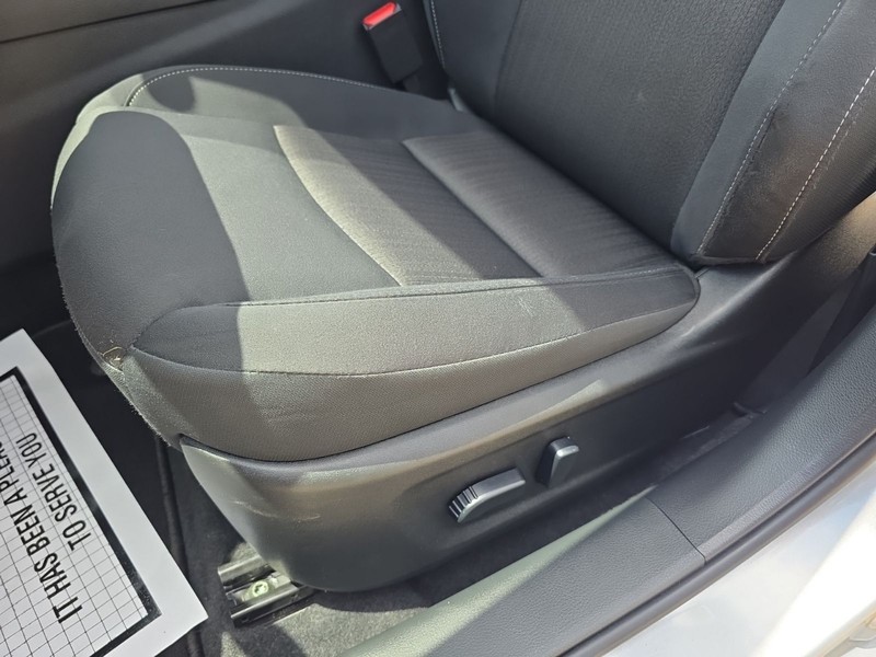 Nissan Altima Vehicle Full-screen Gallery Image 21