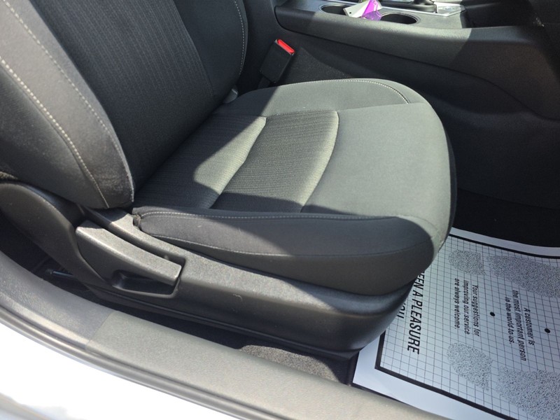 Nissan Altima Vehicle Full-screen Gallery Image 25