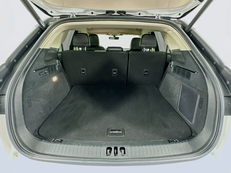 Lincoln Nautilus Vehicle Full-screen Gallery Image 8