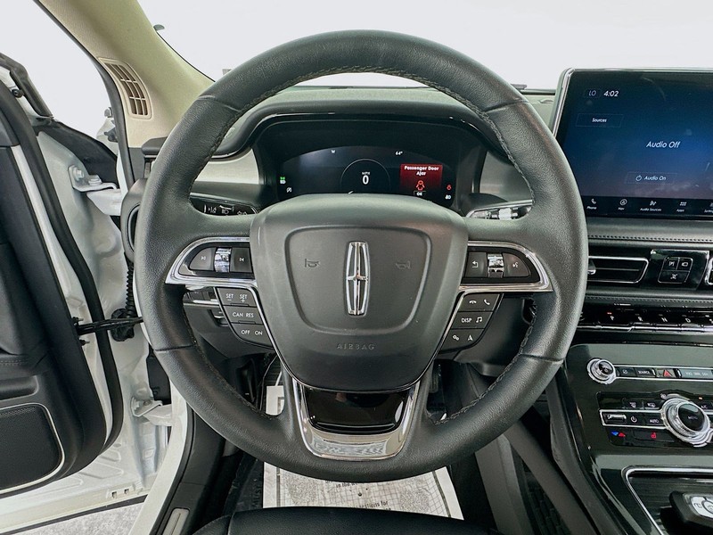 Lincoln Nautilus Vehicle Full-screen Gallery Image 11