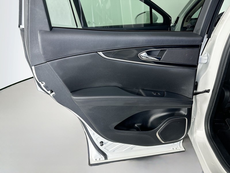 Lincoln Nautilus Vehicle Full-screen Gallery Image 24