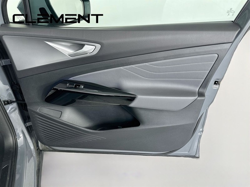 Volkswagen ID.4 Vehicle Full-screen Gallery Image 35