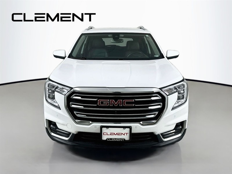 GMC Terrain Vehicle Full-screen Gallery Image 3