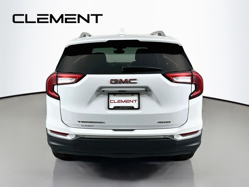 GMC Terrain Vehicle Full-screen Gallery Image 8