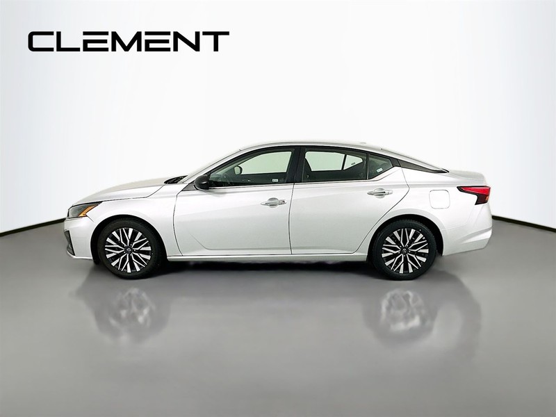 Nissan Altima Vehicle Image 06