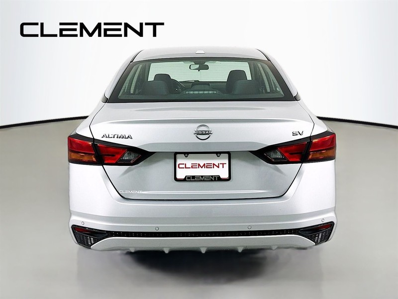 Nissan Altima Vehicle Image 08