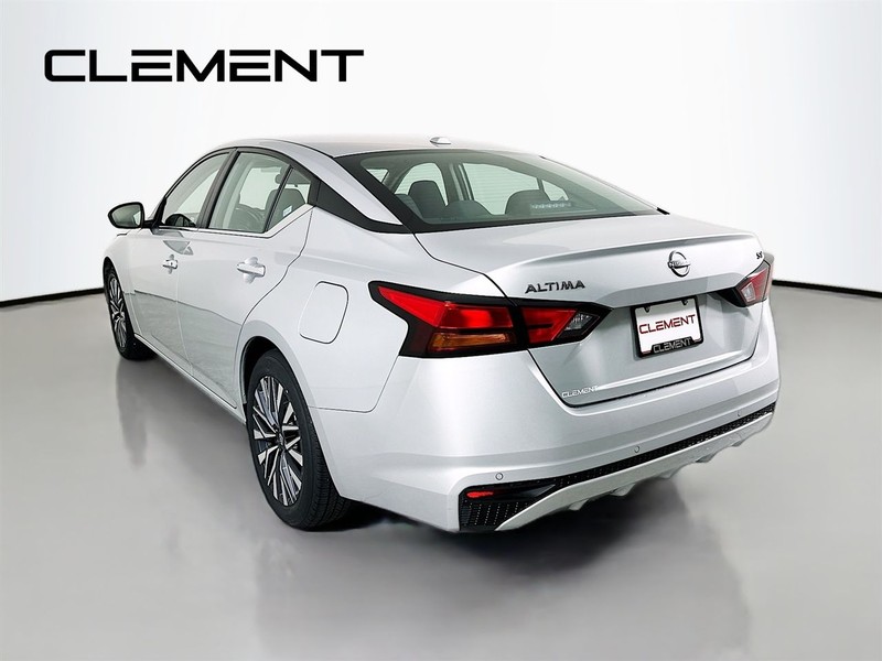 Nissan Altima Vehicle Image 10