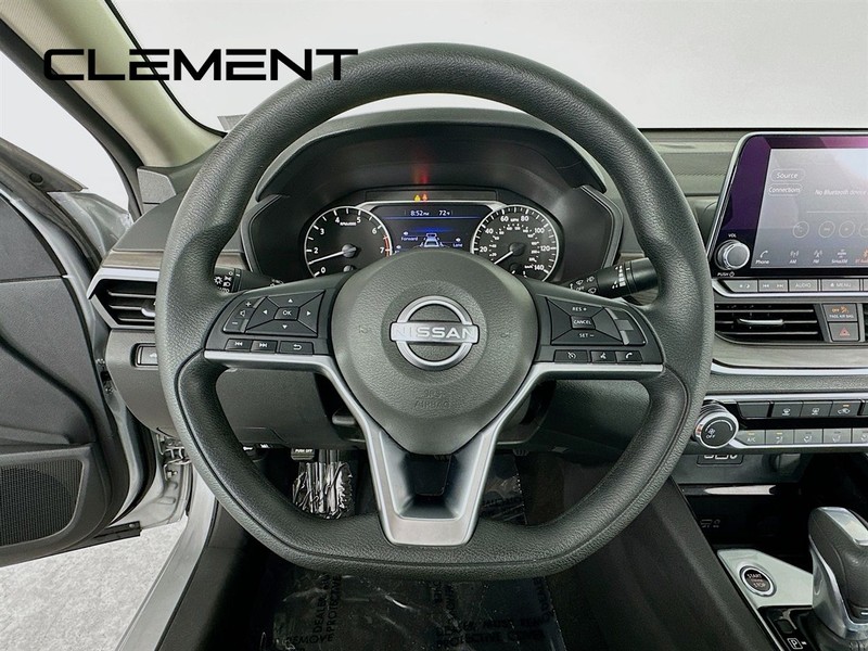 Nissan Altima Vehicle Image 15