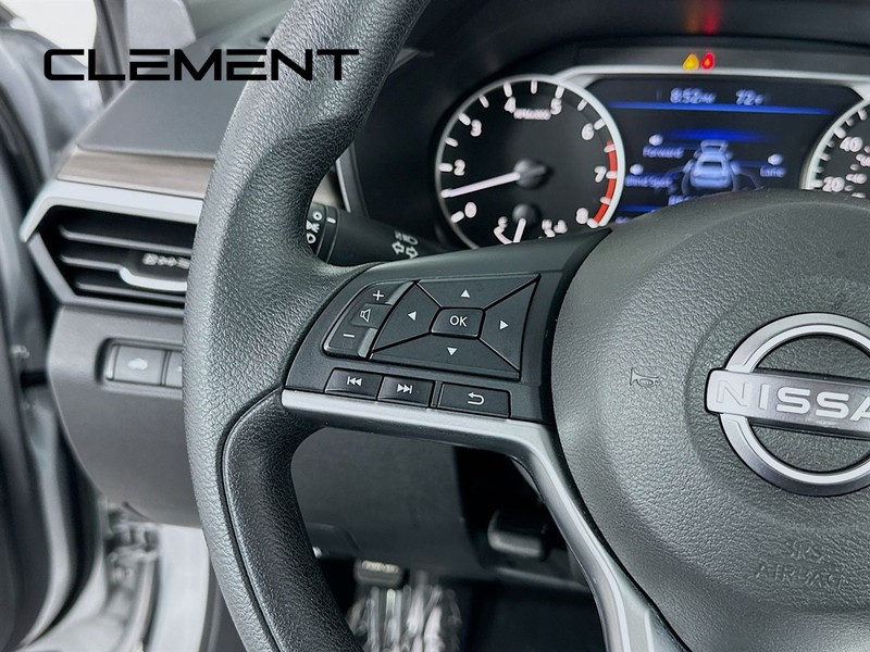 Nissan Altima Vehicle Image 16