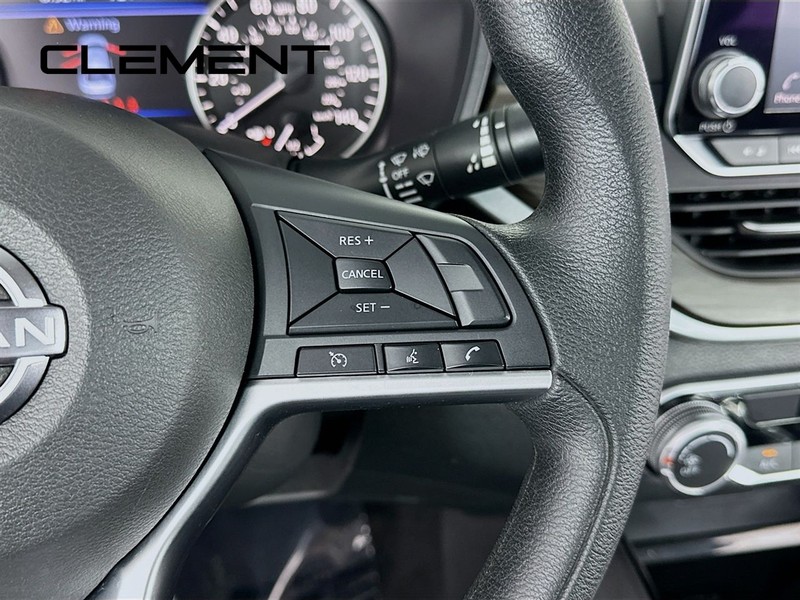 Nissan Altima Vehicle Image 17