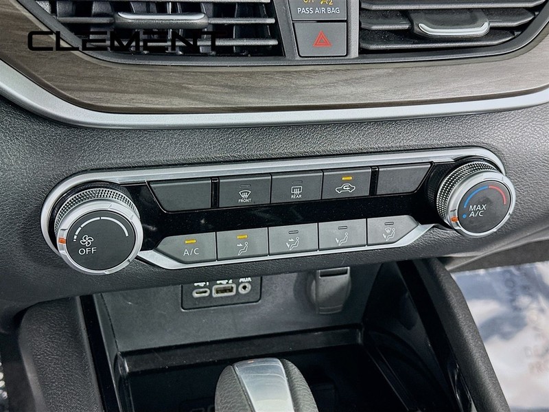 Nissan Altima Vehicle Image 22