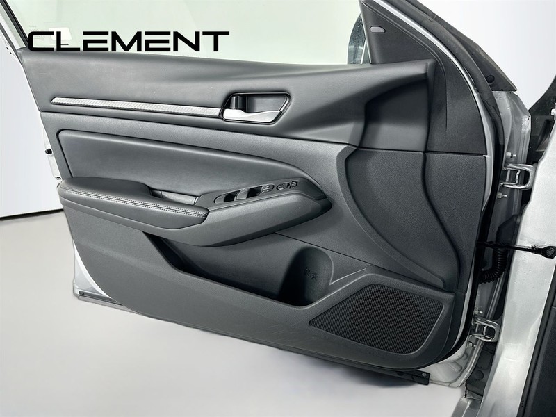 Nissan Altima Vehicle Image 26