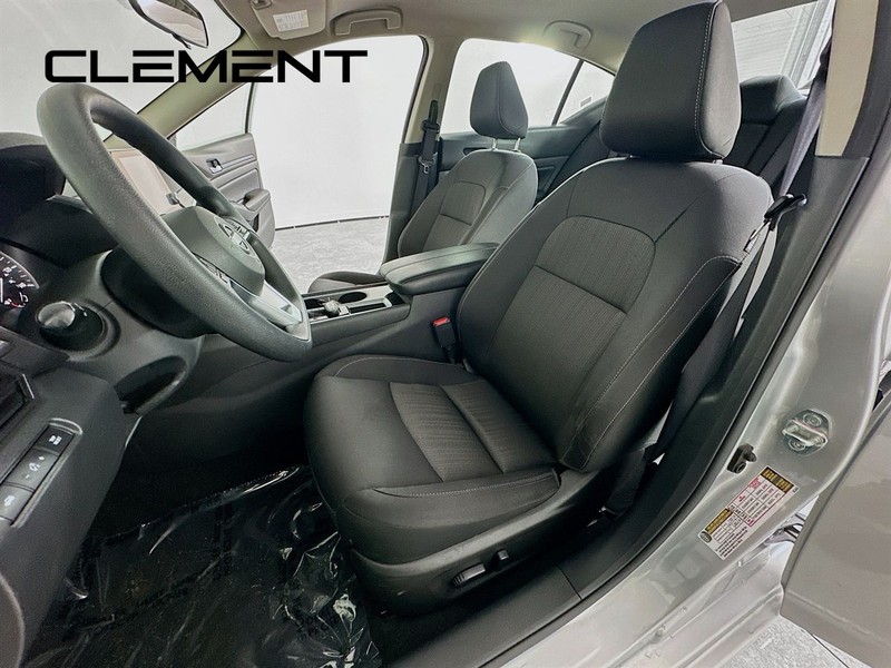 Nissan Altima Vehicle Image 28