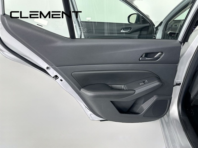 Nissan Altima Vehicle Image 29