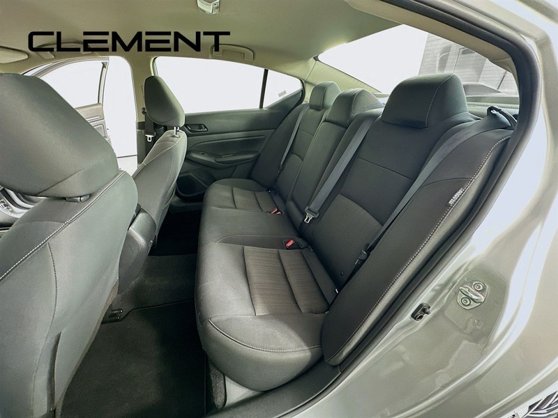Nissan Altima Vehicle Image 30