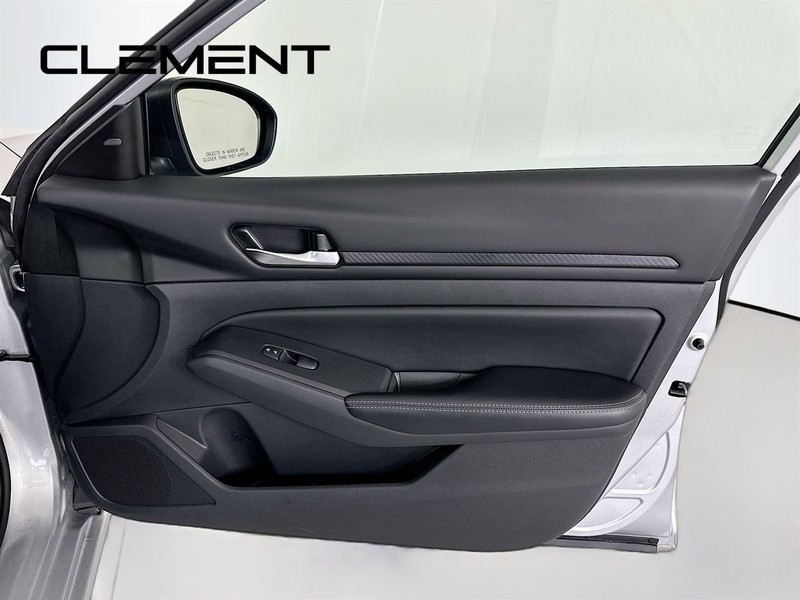 Nissan Altima Vehicle Image 33