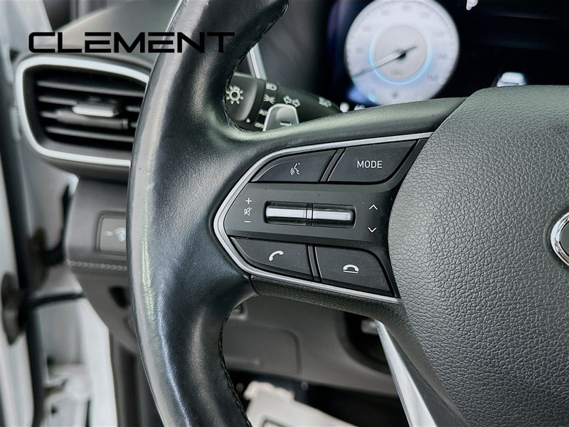 Hyundai Santa Fe Vehicle Full-screen Gallery Image 16