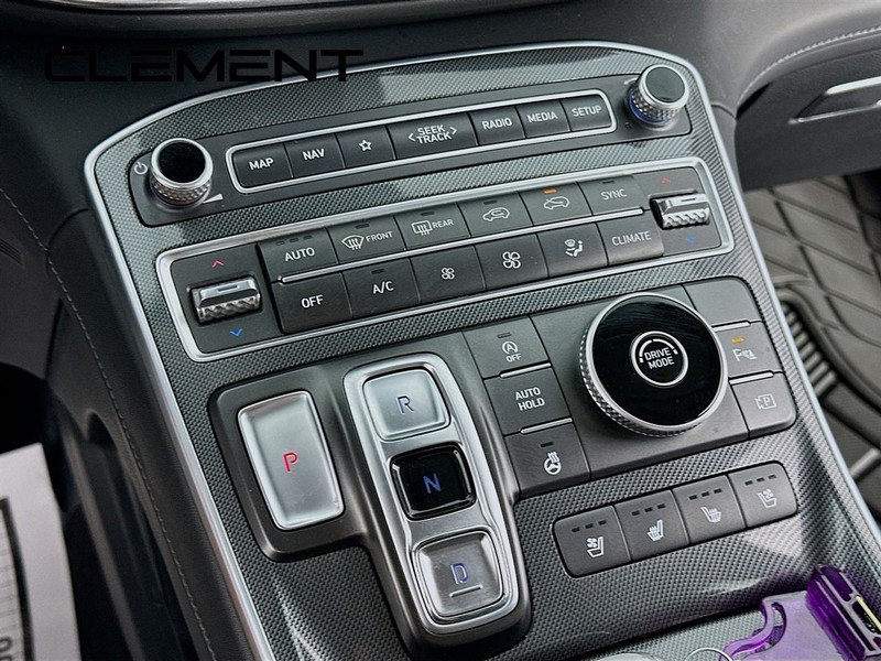 Hyundai Santa Fe Vehicle Full-screen Gallery Image 22