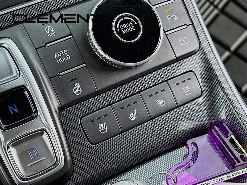Hyundai Santa Fe Vehicle Full-screen Gallery Image 23