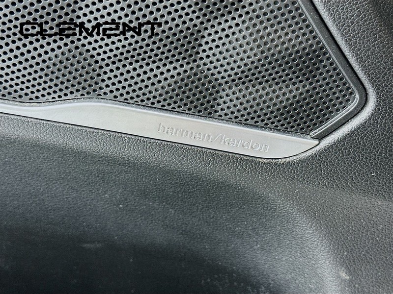 Hyundai Santa Fe Vehicle Full-screen Gallery Image 27