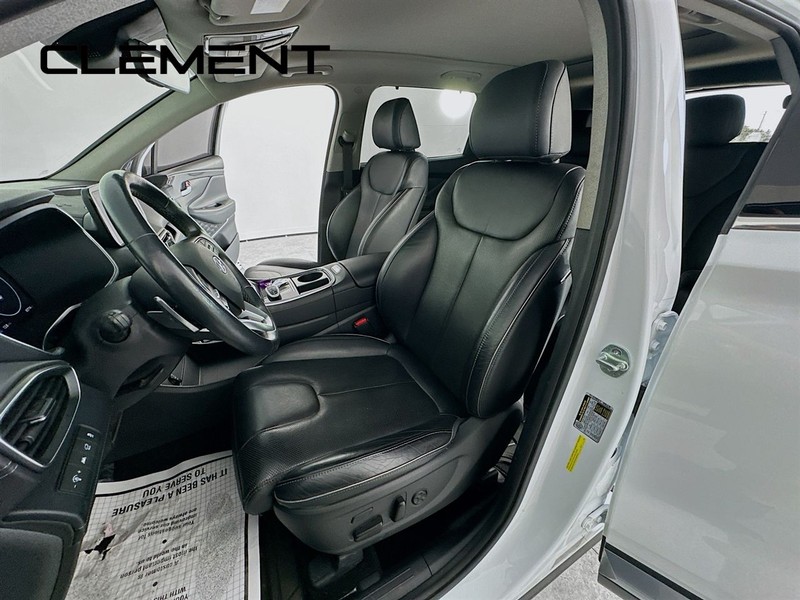 Hyundai Santa Fe Vehicle Full-screen Gallery Image 31