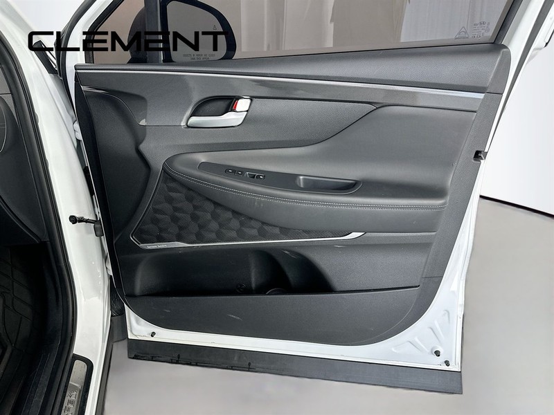 Hyundai Santa Fe Vehicle Full-screen Gallery Image 36