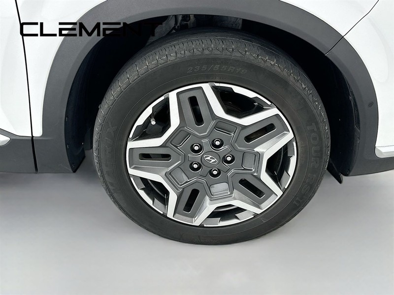 Hyundai Santa Fe Vehicle Full-screen Gallery Image 37