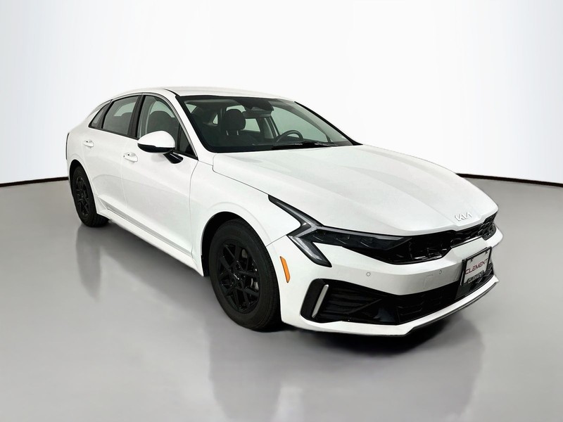 Kia K5 Vehicle Full-screen Gallery Image 3