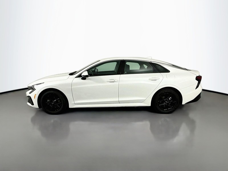 Kia K5 Vehicle Full-screen Gallery Image 4