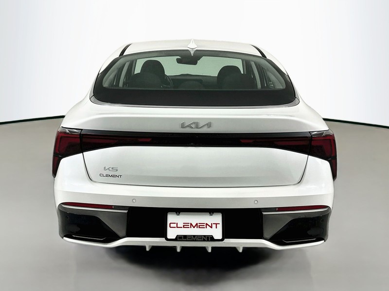 Kia K5 Vehicle Full-screen Gallery Image 6
