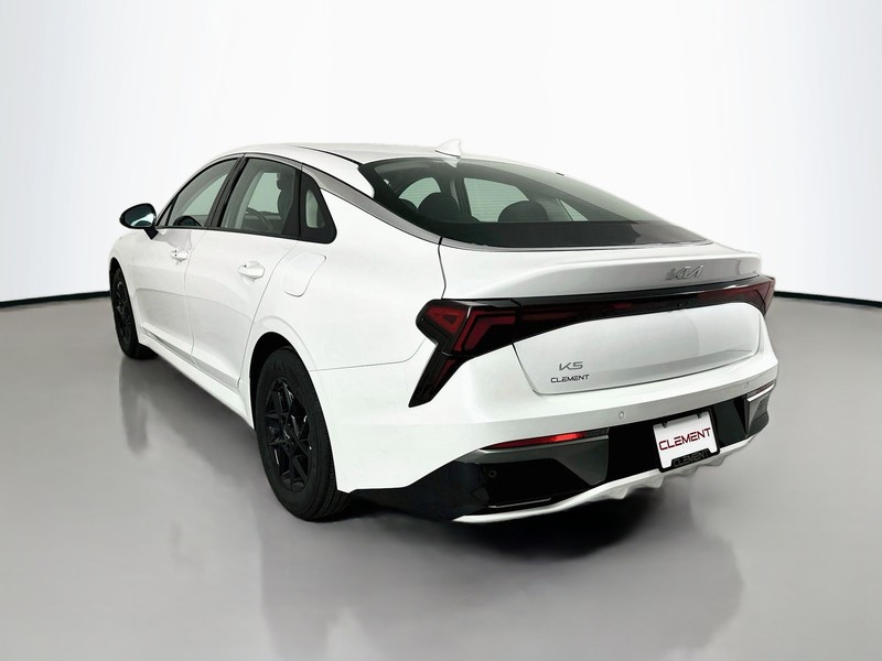 Kia K5 Vehicle Full-screen Gallery Image 7