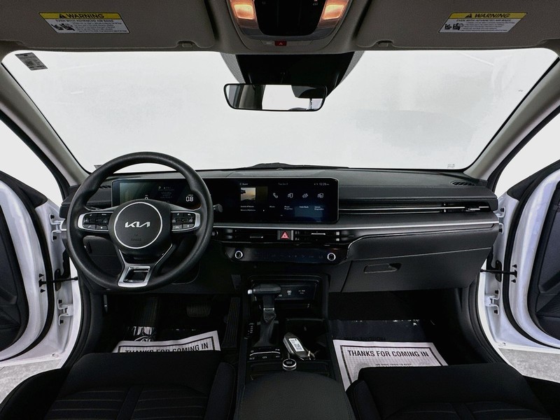 Kia K5 Vehicle Full-screen Gallery Image 9