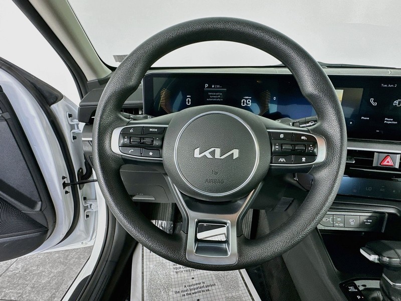 Kia K5 Vehicle Full-screen Gallery Image 11