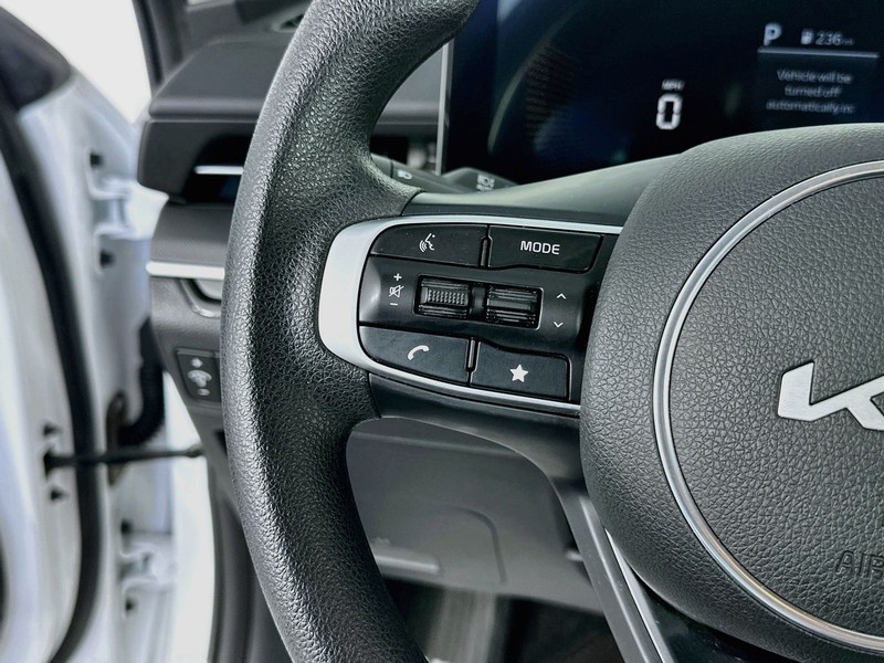 Kia K5 Vehicle Full-screen Gallery Image 12