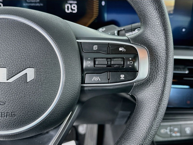 Kia K5 Vehicle Full-screen Gallery Image 13