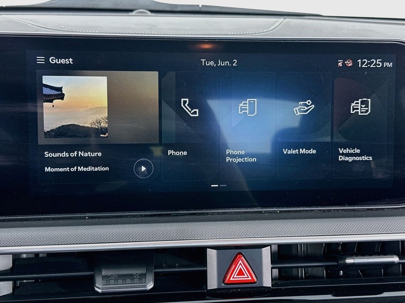 Kia K5 Vehicle Full-screen Gallery Image 15