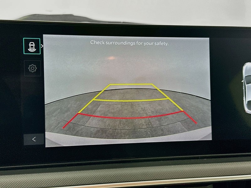 Kia K5 Vehicle Full-screen Gallery Image 16